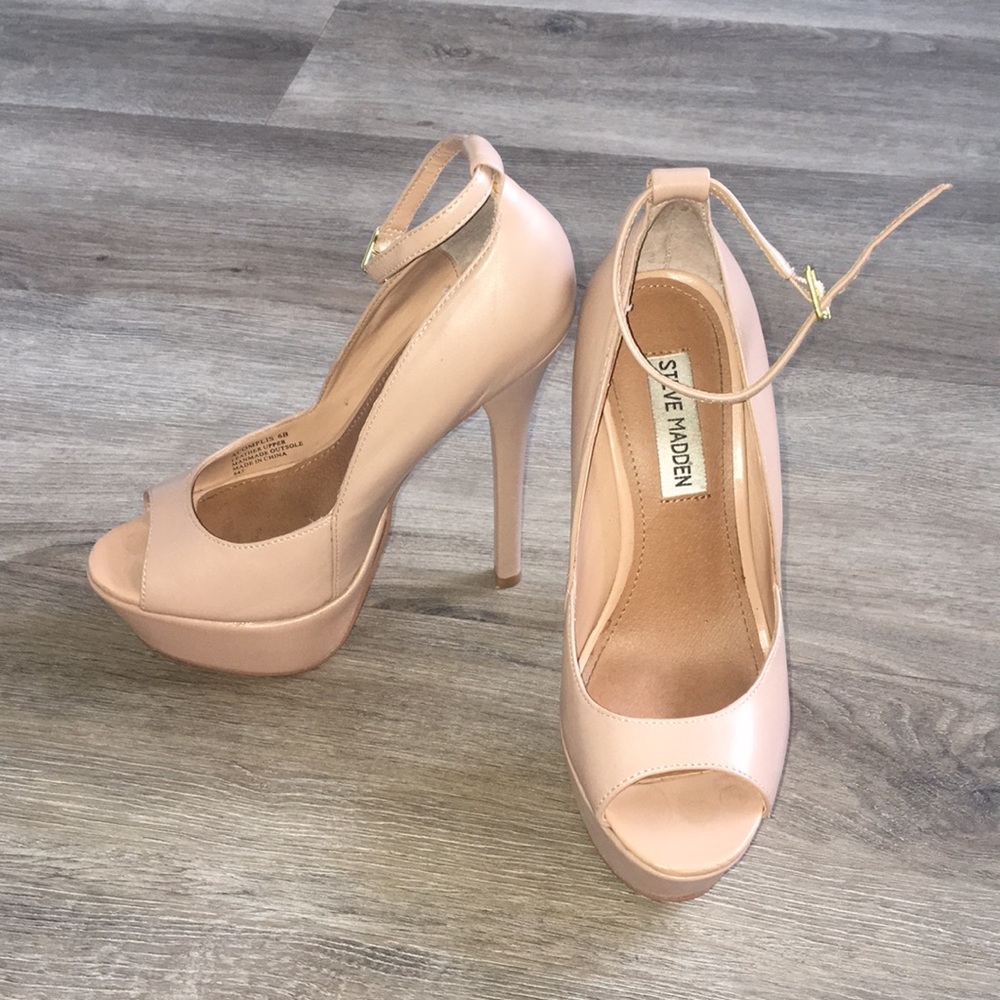 Steven Madden Nude Pumps